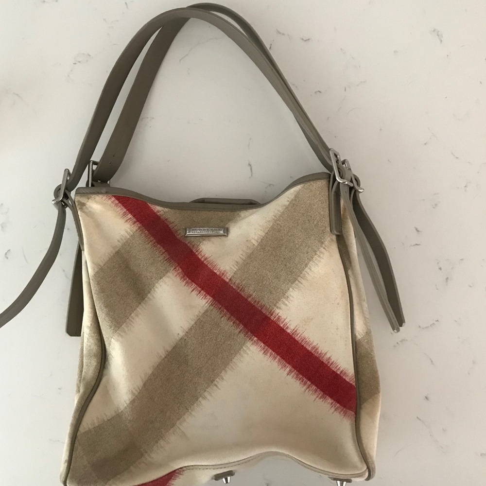 Burberry Tote with detachable pouch
